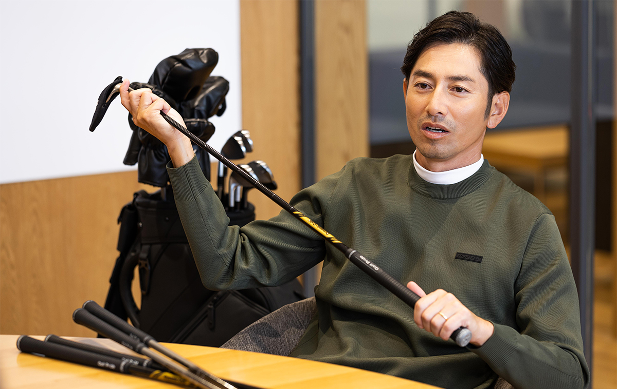 「スイングを見直す前にグリップを見直した方がいい」と言い切る肥野（撮影：角田慎太郎）