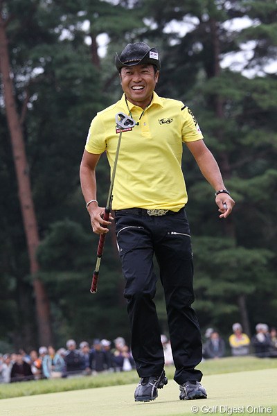 2010年 ブリヂストンオープンゴルフトーナメント 最終日 片山晋呉 「プレーしてて楽しかったよ。」その通り笑顔です。