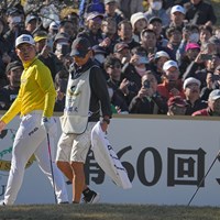 2人の優勝争いを多くのギャラリーが見守る。 2023年 ゴルフ日本シリーズJTカップ 最終日 蝉川泰果 中島啓太