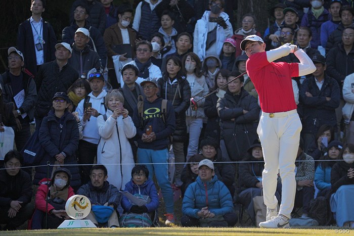 多くのギャラリーが最終組を見守った 2023年 ゴルフ日本シリーズJTカップ 最終日 中島啓太
