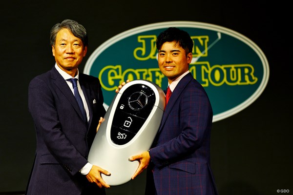 2023年 JGTO表彰式 蝉川泰果 総合力1位の勲章