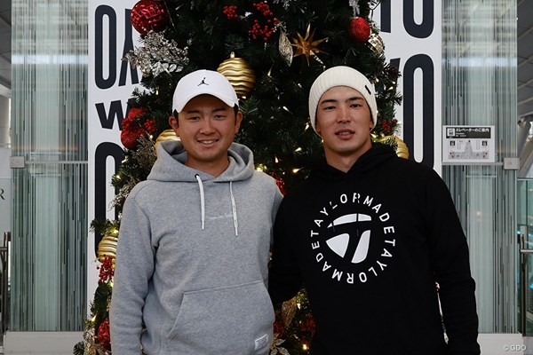 中島啓太（右）は米ツアー最終予選会に向け、白神一輝キャディと出国した