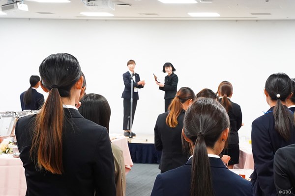 2023年 日本女子プロゴルフ協会 新人セミナー 馬場咲希 清本美波 講習をしっかりと受けます