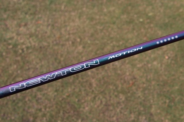 ウッド系のシャフトは新興メーカー・ニュートン製(GolfWRX)