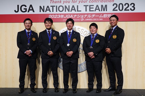 2023年の男子ナショナルチーム。（左から）岡田晃平、本大志、杉浦悠太、大嶋港、出利葉太一郎