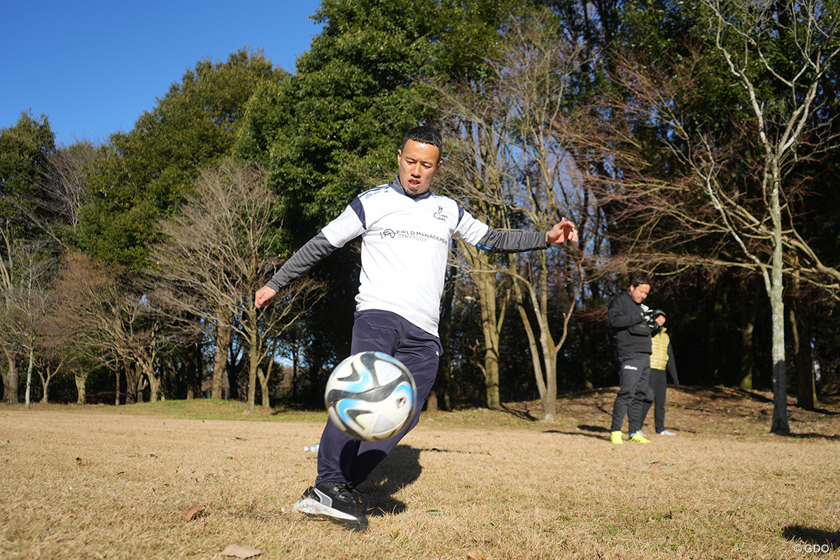 稲葉修土選手の迫力あるキック