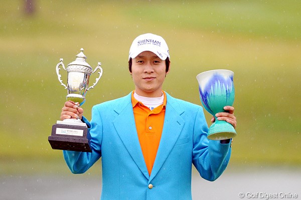2010年 マイナビABCチャンピオンシップゴルフトーナメント 最終日 キム・キョンテ 1打差で石川遼を振り切って優勝を果たしたキム・キョンテ