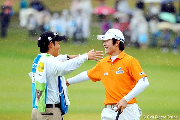 2010年 マイナビABCチャンピオンシップゴルフトーナメント 最終日 金庚泰 最終ホールをパーで切り抜けた金庚泰が今季3勝目を飾った