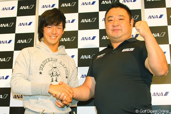 2010年 WGC HSBCチャンピオンズ 事前 石川遼 L-1代表の森川氏とがっちり握手を交わす石川遼