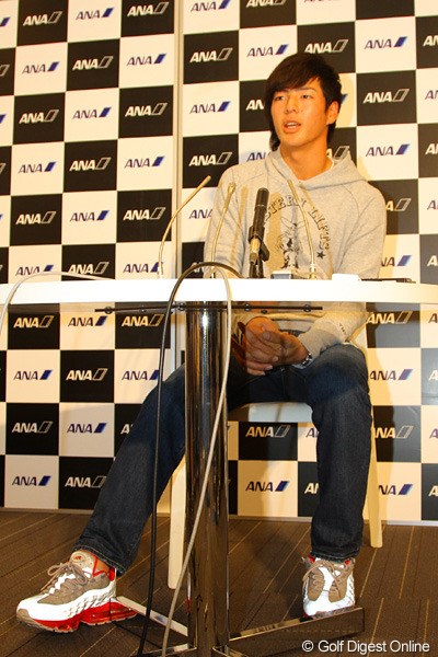 2010年 WGC HSBCチャンピオンズ 事前 石川遼 この日はジーンズにスニーカーとラフは装いで登場した