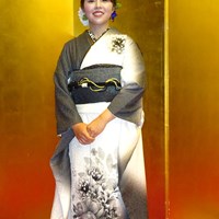 大人っぽい振り袖は2023年「富士フイルム・スタジオアリス」優勝でいただいたとか 山下美夢有 年間女王を祝う会