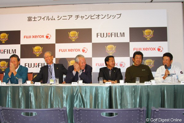 2010年 富士フイルムシニアチャンピオンシップ 事前 記者会見 会見ではそれぞれのプロが大会の思い入れなどを語った