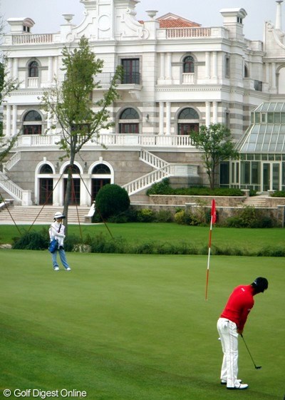 2010年 WGC HSBCチャンピオンズ 事前 石川遼 コースサイドには豪邸がたちならぶシャーシャンインターナショナルGC