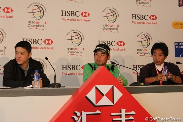 2010年 WGC HSBCチャンピオンズ 初日 池田勇太 共同記者会見では笑みをみせて「非常に好いラウンドだった」と語った池田勇太