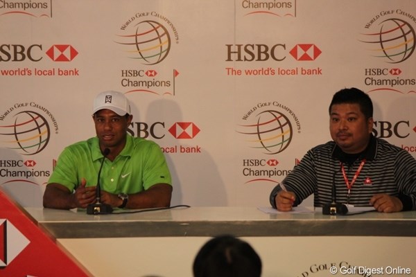 2010年 WGC HSBCチャンピオンズ 初日 タイガー・ウッズ 「中国人ギャラリーのマナーが良くなってプレーがしやすくなった」と語ったタイガー・ウッズ
