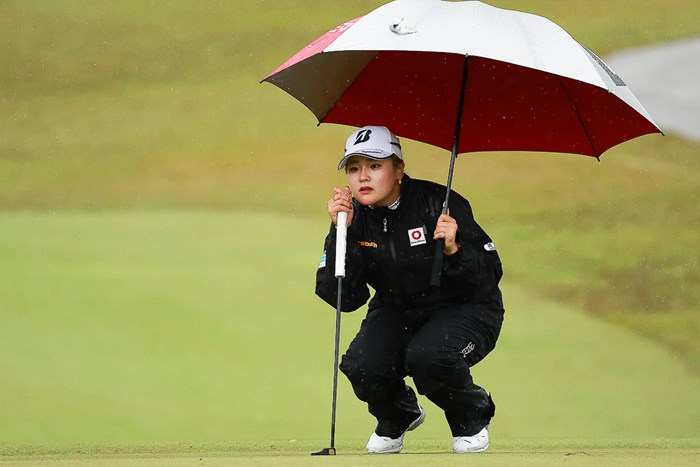 雨でラインも見にくそう 2024年 ダイキンオーキッドレディスゴルフトーナメント 2日目 桑木志帆