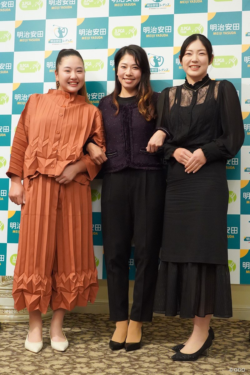2024年 明治安田レディス ヨコハマタイヤゴルフトーナメント 事前 小林夢果 森田理香子 辻梨恵 チームプロギア。(左から)小林夢果、森田理香子、辻梨恵