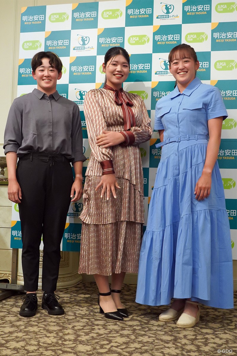 2024年 明治安田レディス ヨコハマタイヤゴルフトーナメント 事前 岩井明愛 櫻井心那 岩井千怜 (左から)岩井明愛、櫻井心那、岩井千怜