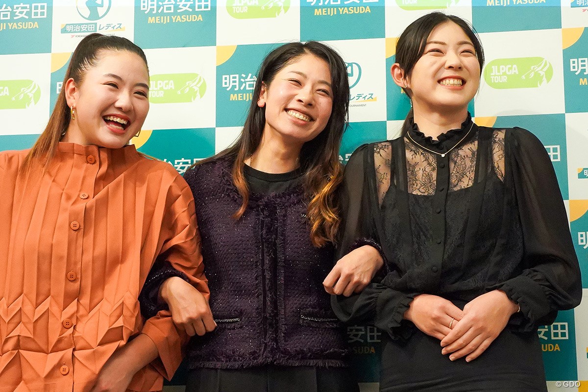 2024年 明治安田レディス ヨコハマタイヤゴルフトーナメント 事前 小林夢果 森田理香子 辻梨恵 (左から)小林夢果、森田理香子、辻梨恵。いい笑顔