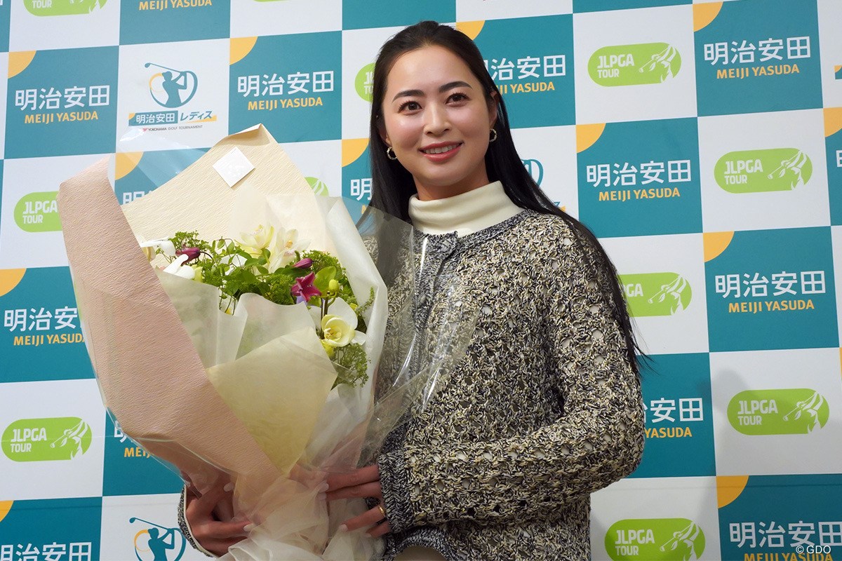 2024年 明治安田レディス ヨコハマタイヤゴルフトーナメント 事前 柏原明日架 2月に結婚を発表した柏原明日架。左手薬指の指輪が光る