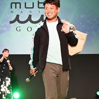ランウェイを颯爽とウォーキング 2024年 ジャパンゴルフフェア 池田勇太