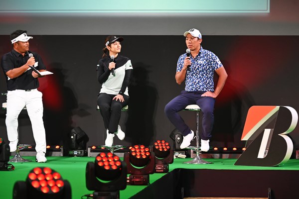 2024年 ジャパンゴルフフェア 宮里聖志 宮里藍 堀川未来夢 宮里聖志（左）、宮里藍さん（中央）とのトークショーに参加した