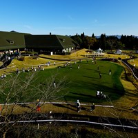 朝のパッティンググリーン 2024年 Vポイント×ENEOS ゴルフトーナメント 2日目 コース