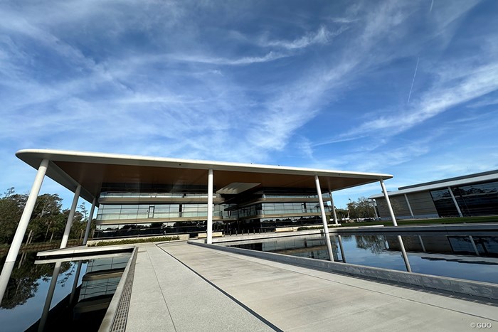 フロリダ州ポンテベドラビーチにあるPGAツアー本社。右側に新しいメディアビルを建設中 2024年 ザ・プレーヤーズ選手権 PGAツアー