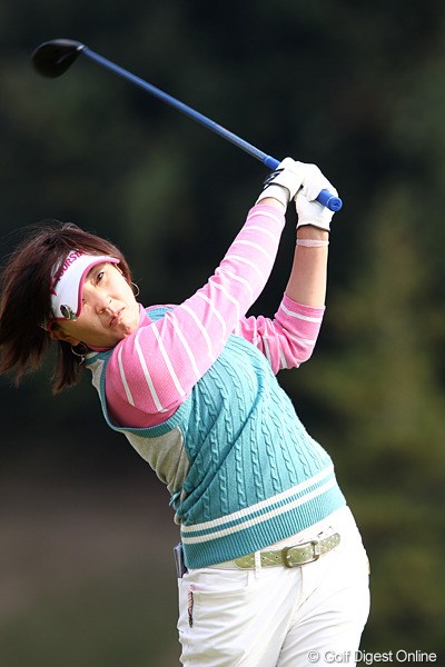 2010年 伊藤園レディスゴルフトーナメント 初日 茂木宏美 結婚してゴルフも絶好調？1アンダー、6位タイです。