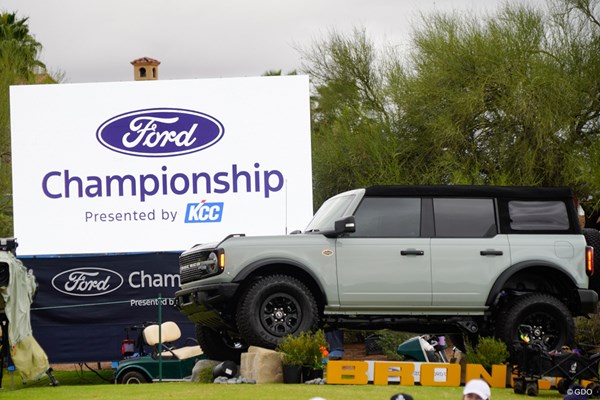 会場内に大型車両が展示された「フォード選手権」