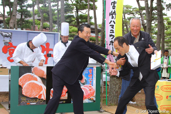 「宮崎は元気です！」青木が、ワトソンが宮崎牛を堪能！