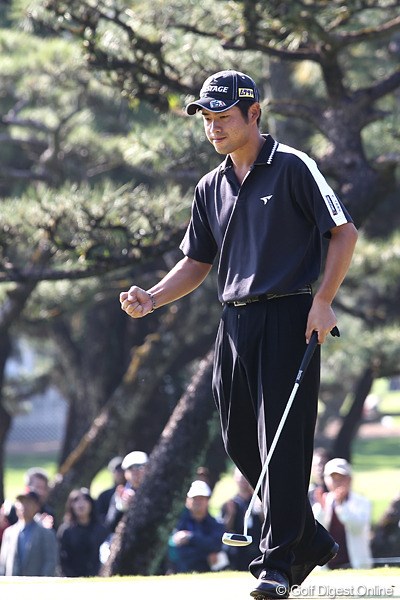 2010年 ダンロップフェニックストーナメント 最終日 池田勇太 通算15アンダーまでスコアを伸ばし今季4勝目を果たした池田勇太