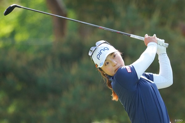 佐久間朱莉が5アンダー「67」とし、単独首位で滑り出した