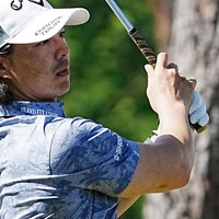 ティショット後、打球の行方を見る 2024年 関西オープンゴルフ選手権競技 初日 石川遼