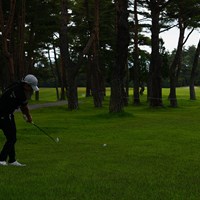 ティショットを曲げナイスリカバリーを見せる 2024年 関西オープンゴルフ選手権競技 初日 伊藤慎吾