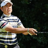 ティショットを放ち打球の行方を追う 2024年 関西オープンゴルフ選手権競技 2日目 藤田寛之
