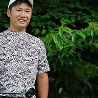 ティグラウンドで笑顔を見せる、楽しそう 2024年 関西オープンゴルフ選手権競技 2日目 長野泰雅