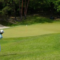 斜面からナイスアプローチを見せる 2024年 関西オープンゴルフ選手権競技 3日目 清水大成