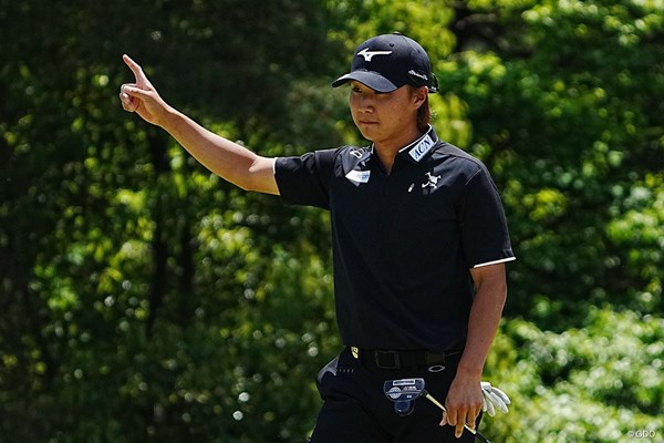 2024年 関西オープンゴルフ選手権競技 3日目 平田憲聖 バーディを決めファンの声援に応える