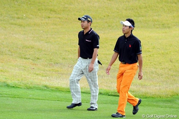東北福祉大学の先輩・後輩である池田勇太と松山英樹。松山も39位と、まずまずのスタートを切った 2010年 カシオワールドオープンゴルフトーナメント 初日 池田勇太＆松山英樹