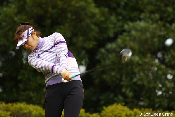2010年 LPGAツアーチャンピオンシップリコーカップ 初日 藤田幸希 賞金ランキング7位。今季は日本女子プロ選手権で優勝し、初のメジャーチャンピオンに。今日は出入りの激しいゴルフでした。イーブンパー9位タイ。