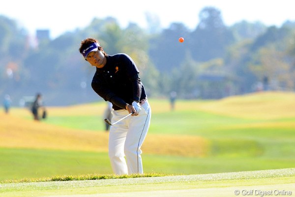 2010年 カシオワールドオープンゴルフトーナメント 2日目 宮本勝昌 風に苦しむ選手が多い中、「66」をマークして単独首位に浮上した宮本勝昌