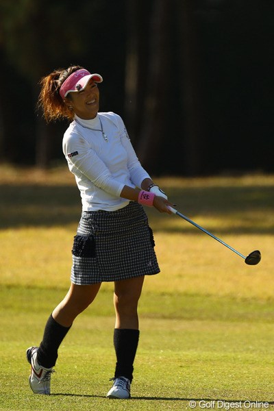2010年 LPGAツアーチャンピオンシップリコーカップ 2日目 甲田良美 ミスショットでも何故かこの笑顔。「だって昨日はひとりのゴルフで淋しかったけど、今日は2サムでラウンド出来るから、それだけで嬉しいっ！」
