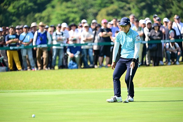 2024年 ヨネックスレディスゴルフトーナメント 2日目 穴井詩 イーグルパットが…（Atsushi Tomura/Getty Images）