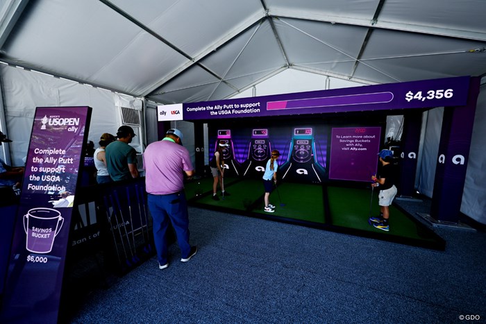 全米女子オープンの会場内に設けられたアライのブース。ゲームでギャラリーを迎えた 2024年 全米女子オープン presented by アライ 3日目 コース内のアライのブース