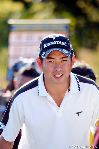 2010年 カシオワールドオープンゴルフトーナメント3日目 池田勇太 日清食品と契約したユータ君のおかげで、プレスの朝メシは「どん兵衛」が定番になりましたワ。