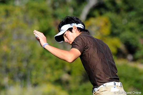 2010年 カシオワールドオープンゴルフトーナメント3日目 石川遼 毎日こうしてキャプション(写真解説)を書いてると、書くことがなくなってくるんですワ。写真はあるのに･･･。つらい･･･。