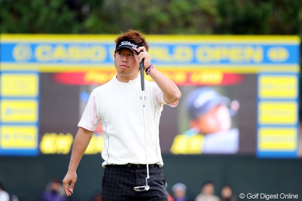 2010年 カシオワールドオープンゴルフトーナメント 最終日 松村道央 「え？これで優勝決定？」金選手のギブアップでカップインせずに4ホールのプレーオフが決着し、やや戸惑い気味のチャンプ。