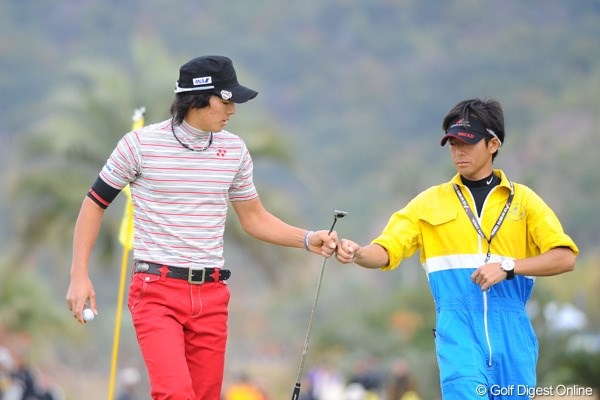 2010年 カシオワールドオープンゴルフトーナメント 最終日 石川遼 3日目と最終日に60台を連発したのは凄いで！来週はまたドラマがあるんやろなァ。カメラマンの皆様、ゴクローさんです！