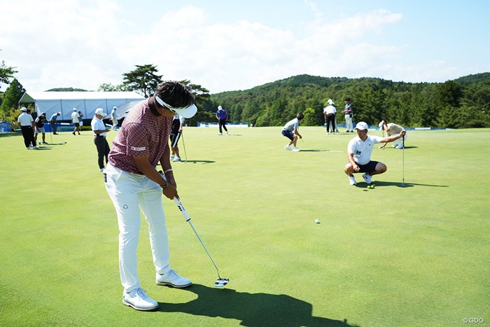 「ジェイルバード380」で練習をする 2024年 BMW 日本ゴルフツアー選手権 森ビルカップ 上井邦浩